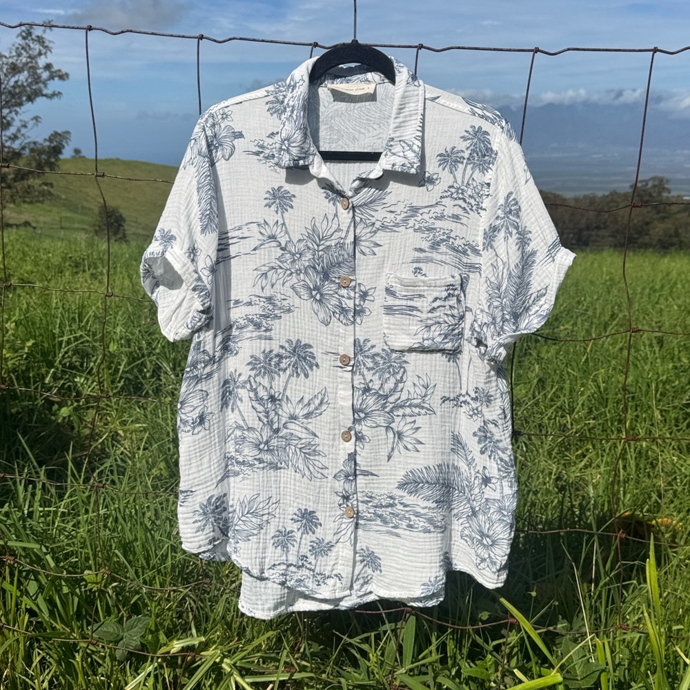 Ocean Drive blue and white Hawaii Aloha tropical BEACH gauze shirt large